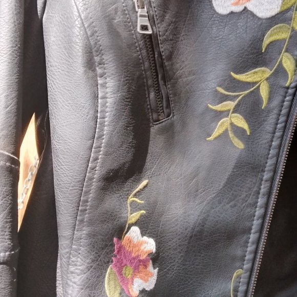 Embroidered leather jacket - Picture 6 of 9